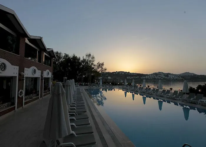 Cactus Mirage Family Club 4*